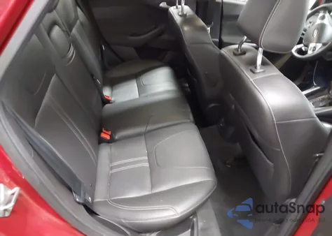 2012 Ford Focus Titanium z USA, uszkodzony, nr VIN 1FAHP3N24CL166850